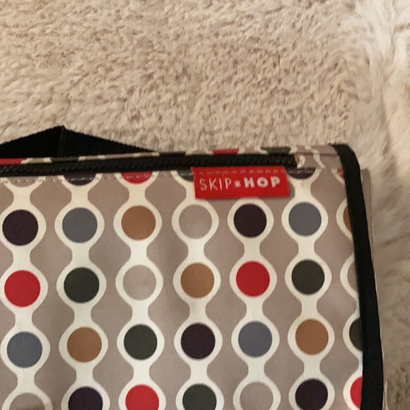 EUC Skip Hop “Pronto” changing station in multicolor Wave Dot pattern. - Picture 9 of 16